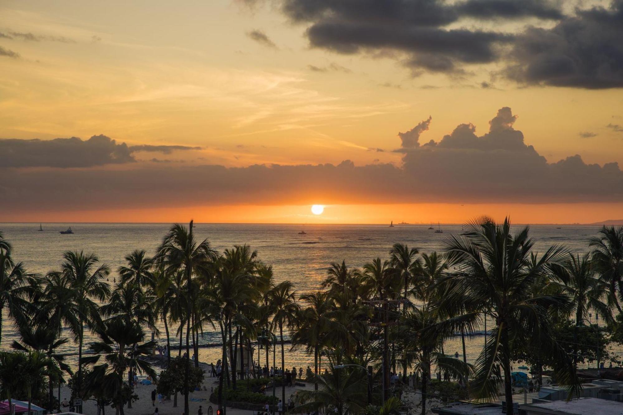 Waikiki Beach Marriott Resort & Spa Honolulu Exterior photo