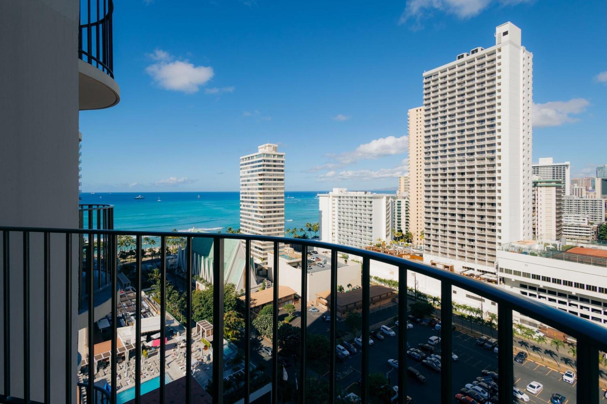 Waikiki Beach Marriott Resort & Spa Honolulu Exterior photo