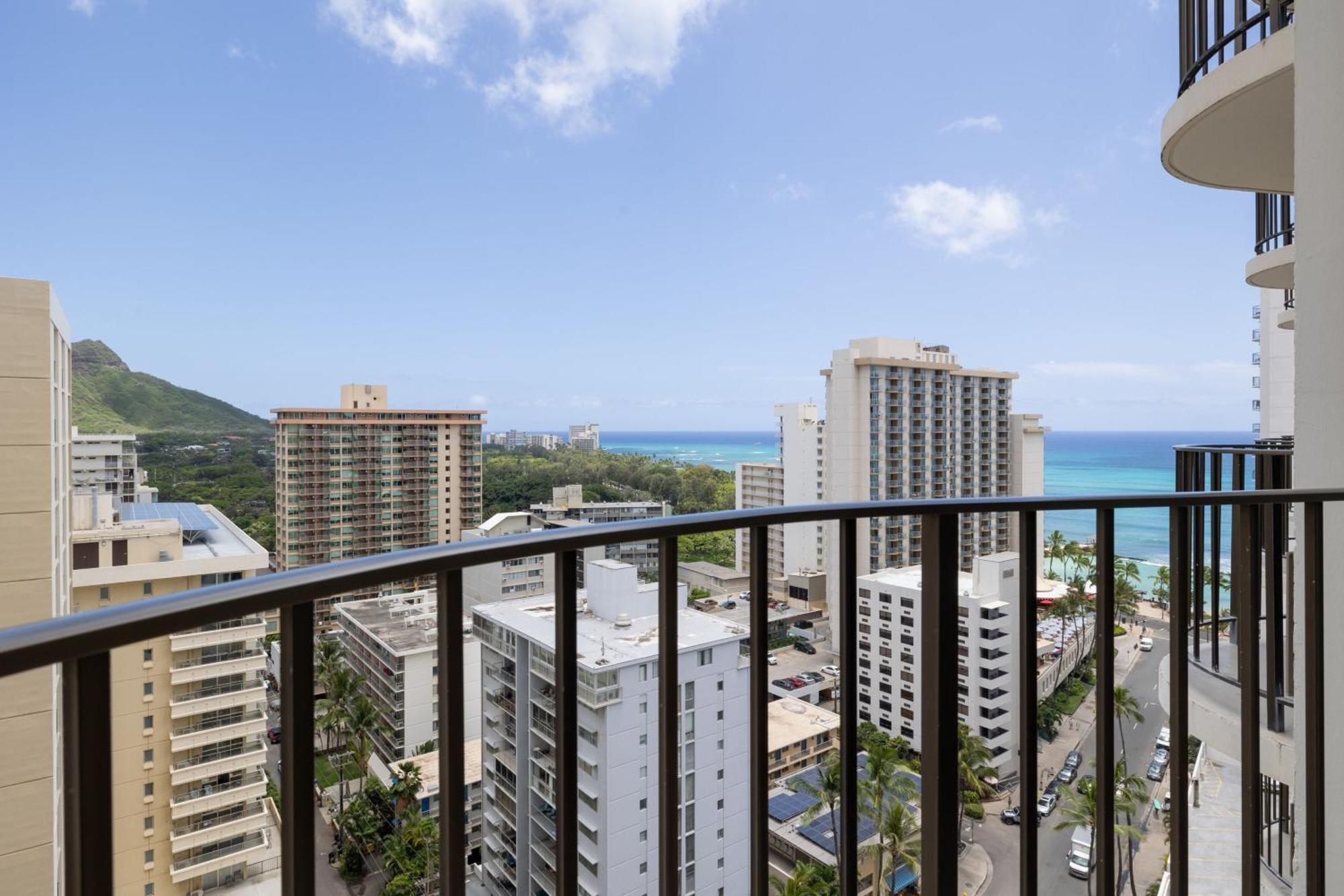 Waikiki Beach Marriott Resort & Spa Honolulu Exterior photo